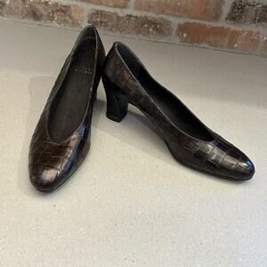 Vtg Stuart Weitzman brown croc reptile leather print round toe block heels sz 7